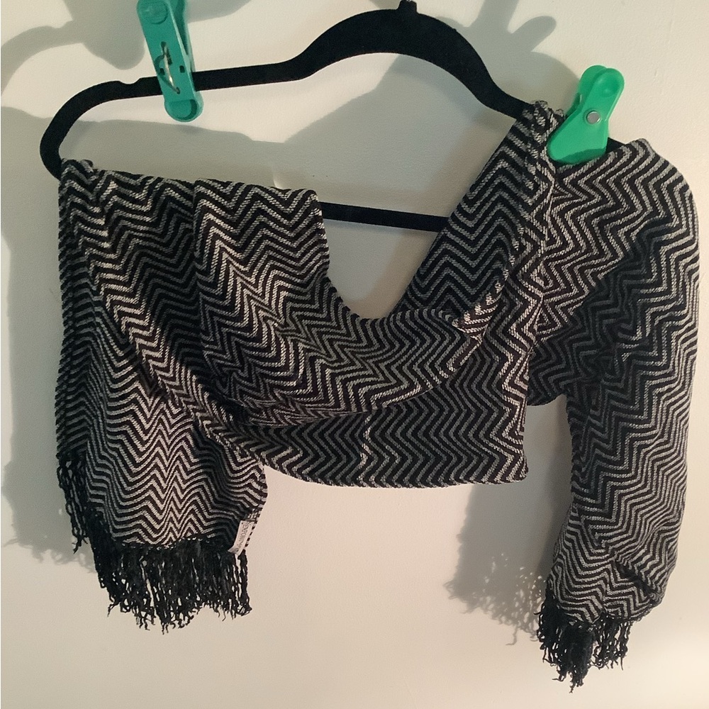 Geometric gender neutral print.  Excellent condition